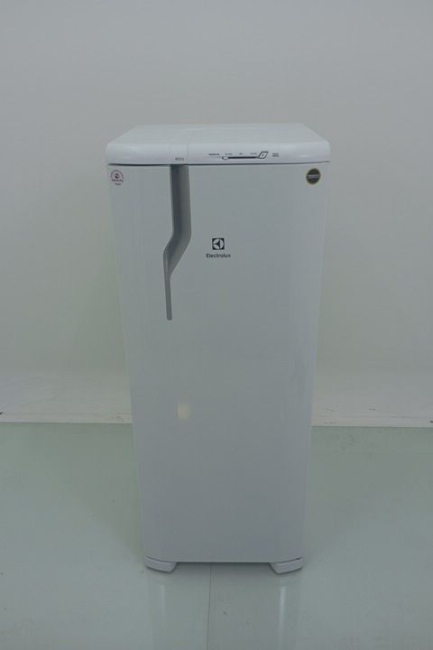 REFRIGERADOR ELECTROLUX RE31 UMA PORTA 240l B