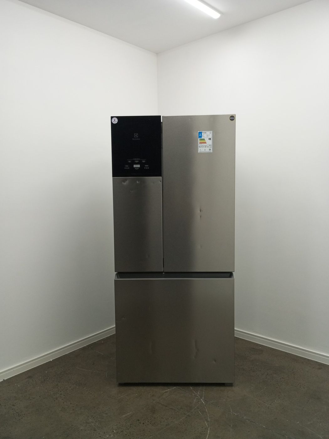 REFRIGERADOR ELECTROLUX IM8S FROST FREE INVER