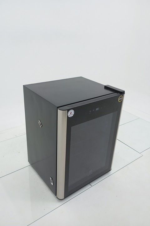 ADEGA ELECTROLUX VINHOS 1 PORTA WSF24 24 GARR