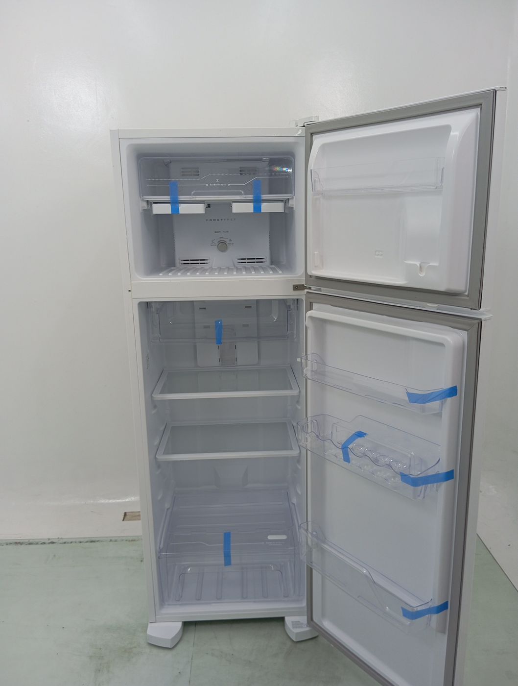 GELADEIRA ELECTROLUX TF39 FROST FREE 310L DUP