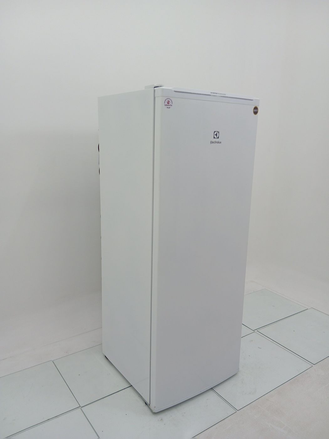FREEZER ELECTROLUX  FEI23 FREEZER VERTICAL 19