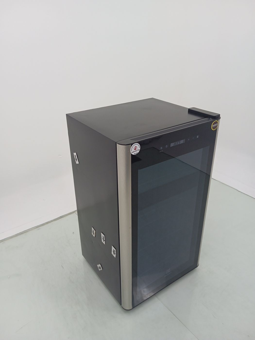 ADEGA ELECTROLUX WDF29 - Adega Electrolux WDF