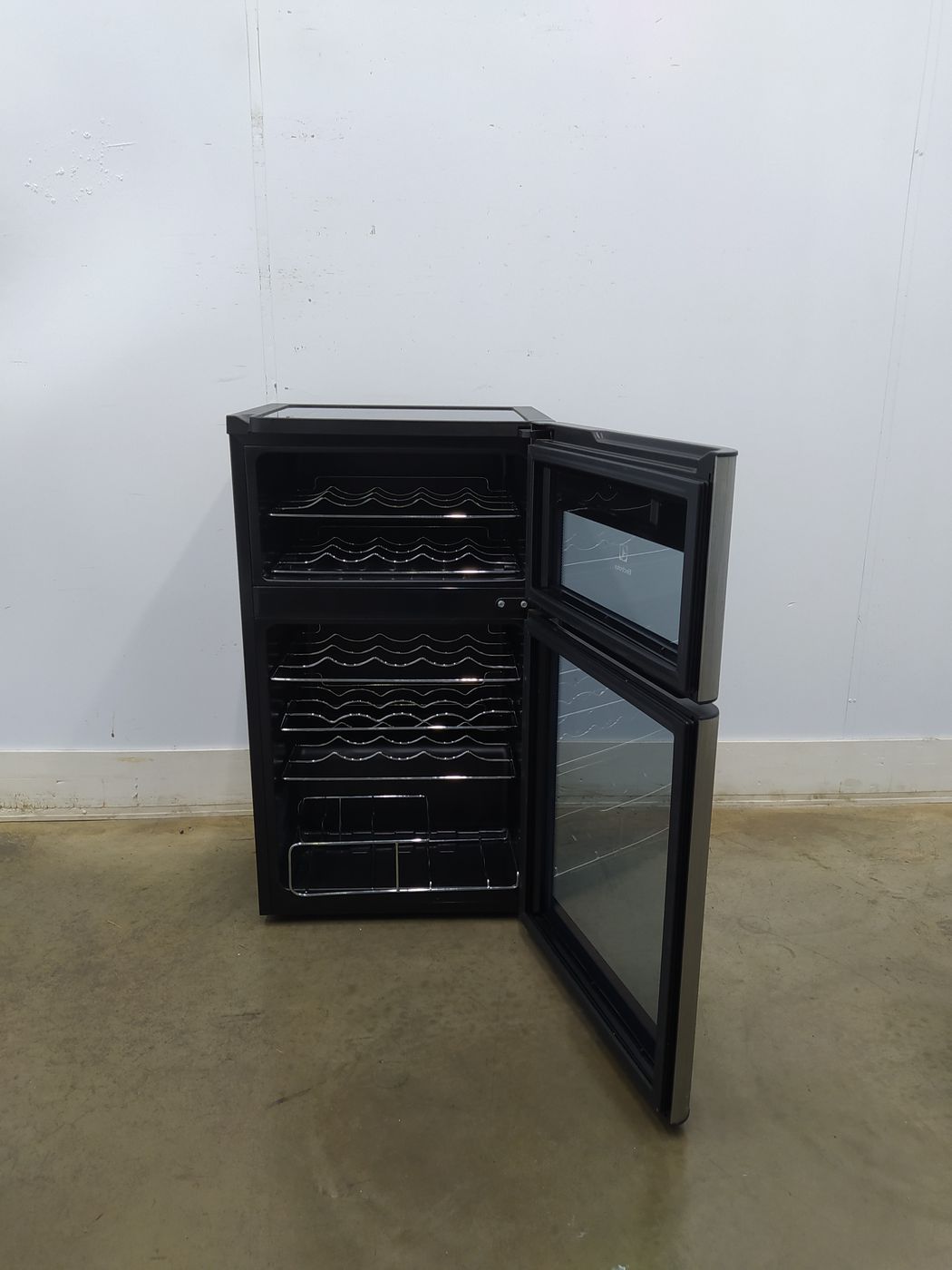 ADEGA ELECTROLUX VINHOS 2 PORTAS ACD29 29 GAR