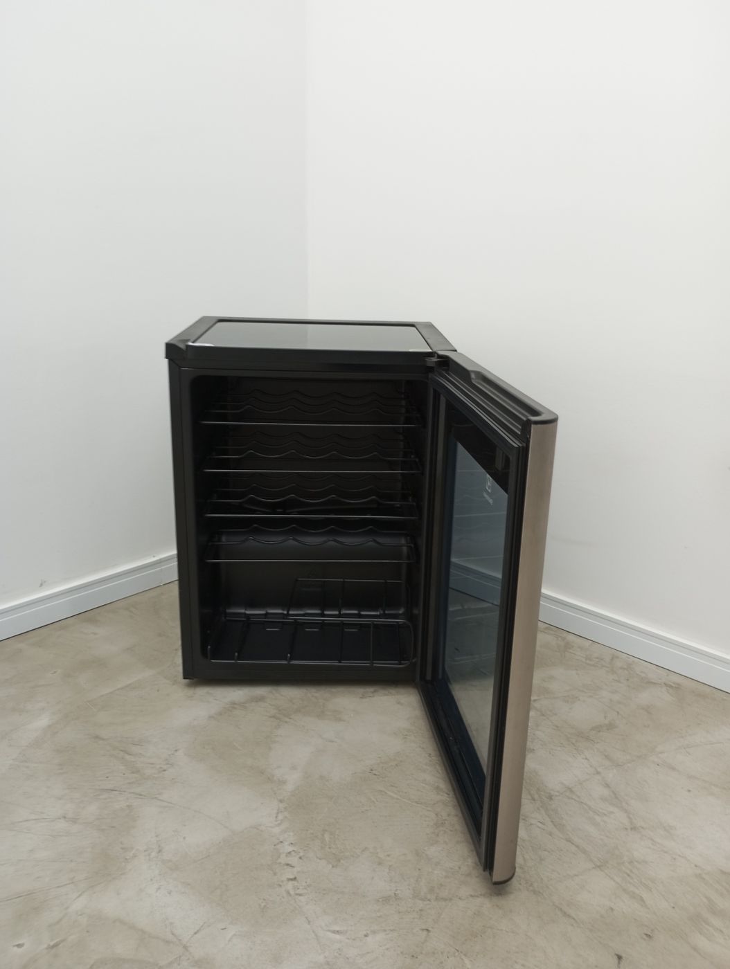 ADEGA ELECTROLUX VINHOS 1 PORTA ACS24 24 GARR