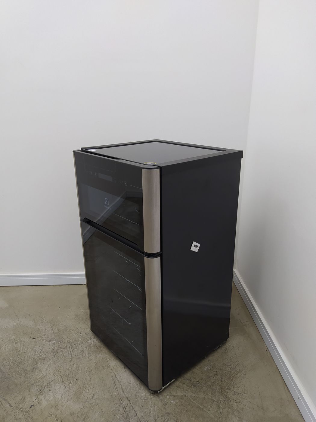 ADEGA ELECTROLUX VINHOS 2 PORTAS ACD29 29 GAR
