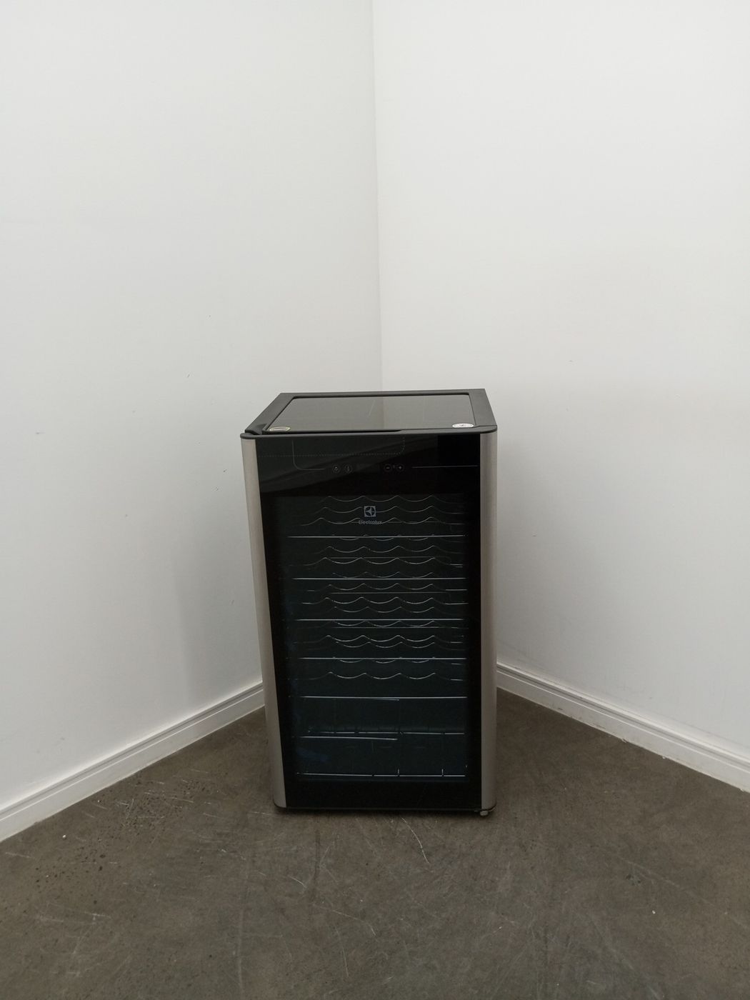 ADEGA ELECTROLUX VINHOS 1 PORTA ACS34 34 GARR