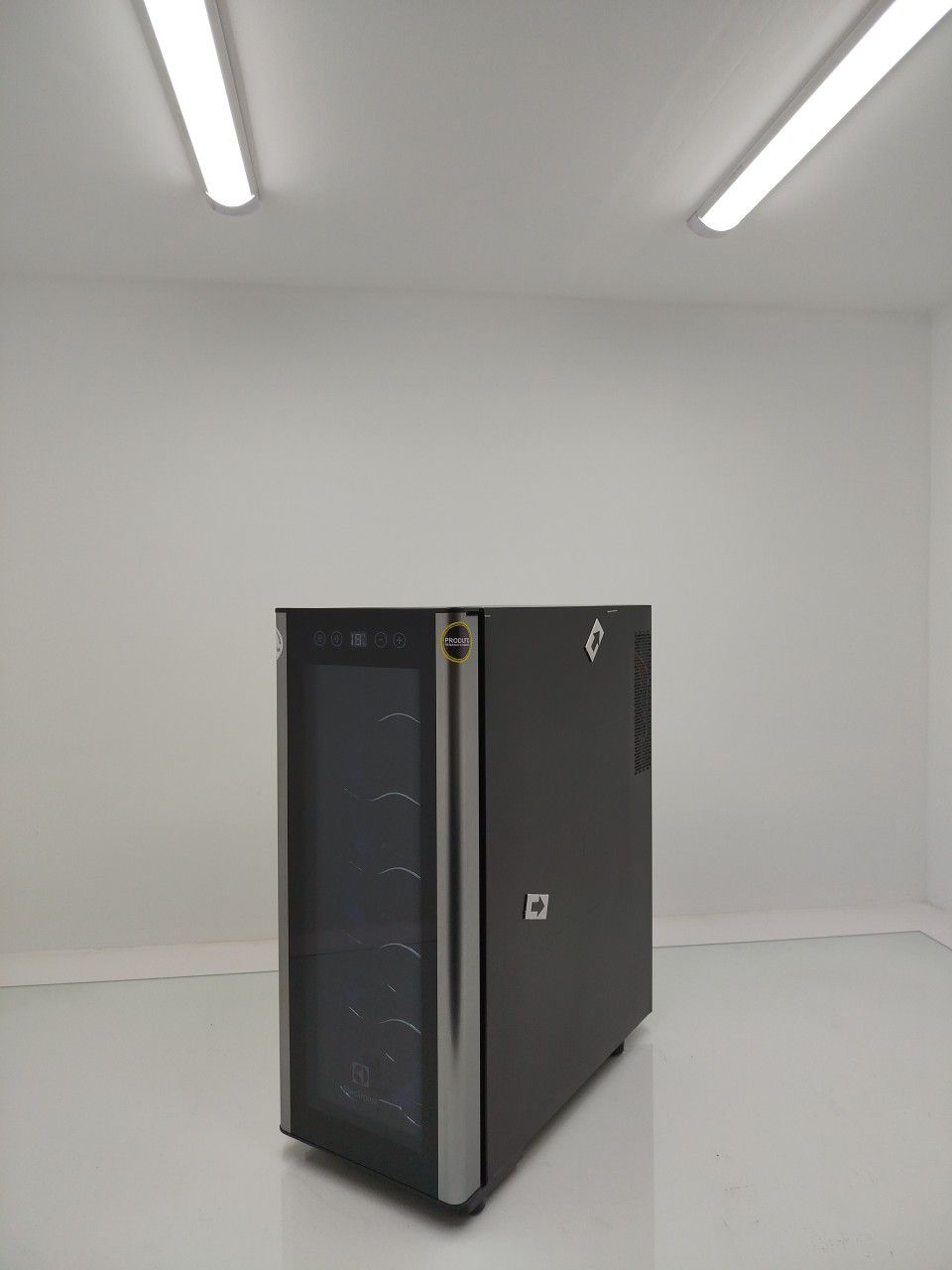 ADEGA ELECTROLUX ACS12 VINHOS UMA PORTA ACS12