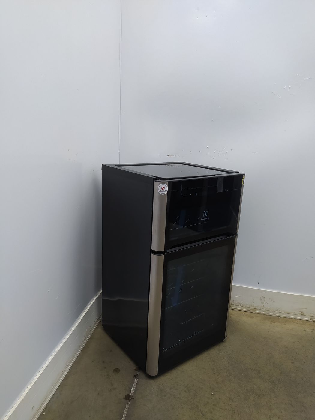 ADEGA ELECTROLUX VINHOS 2 PORTAS ACD29 29 GAR