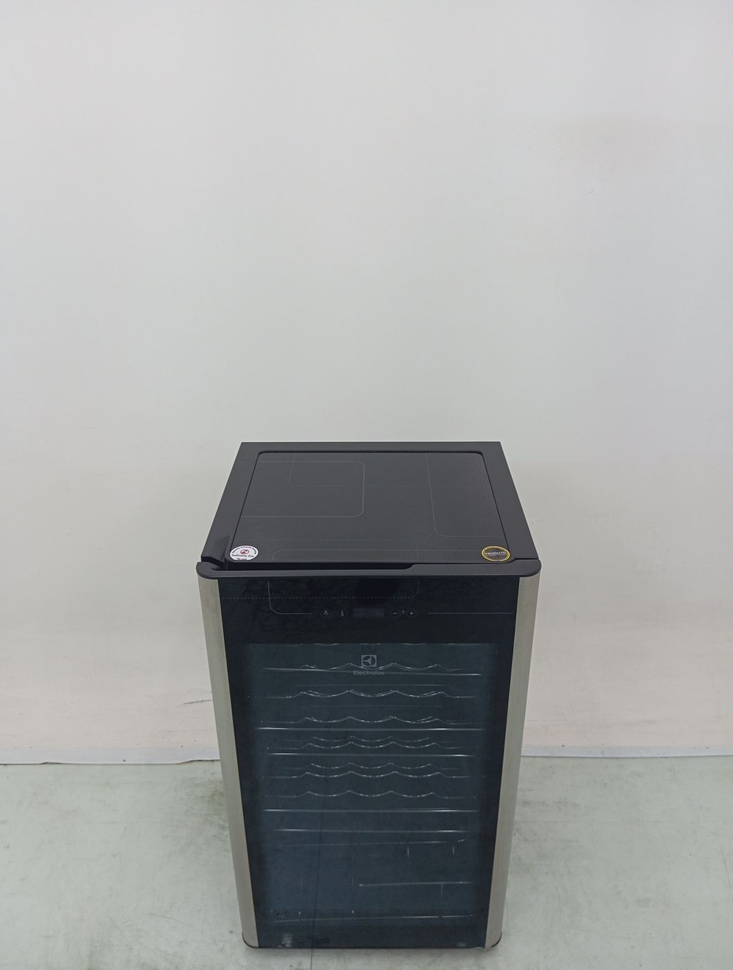 ADEGA ELECTROLUX ACS34 34 GARRAFAS UMA PORTA 
