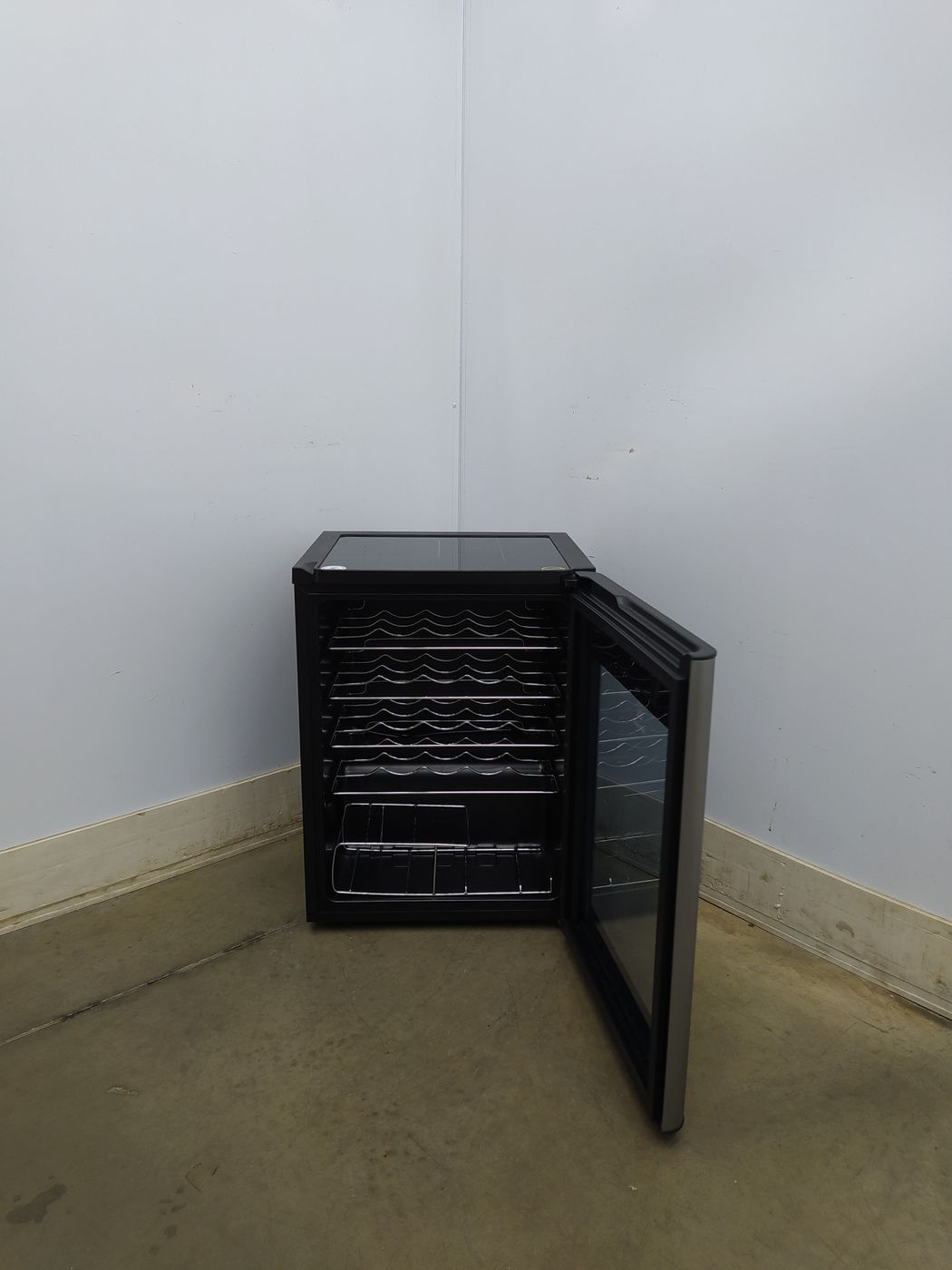 ADEGA ELECTROLUX VINHOS 1 PORTA ACS24 24 GARR