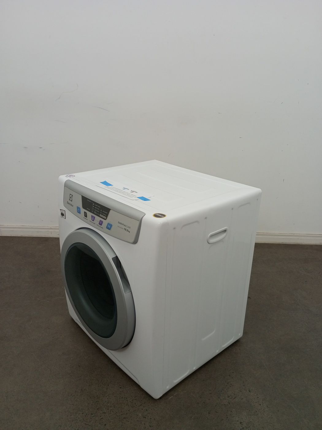 SECADORA ELECTROLUX SVP11 DE PAREDE E PISO 10