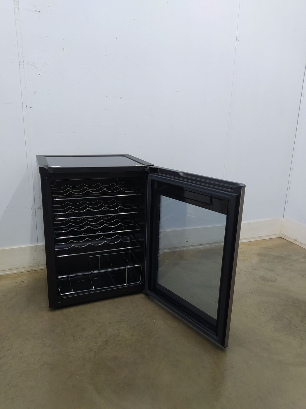 ADEGA ELECTROLUX VINHOS 1 PORTA ACS24 24 GARR