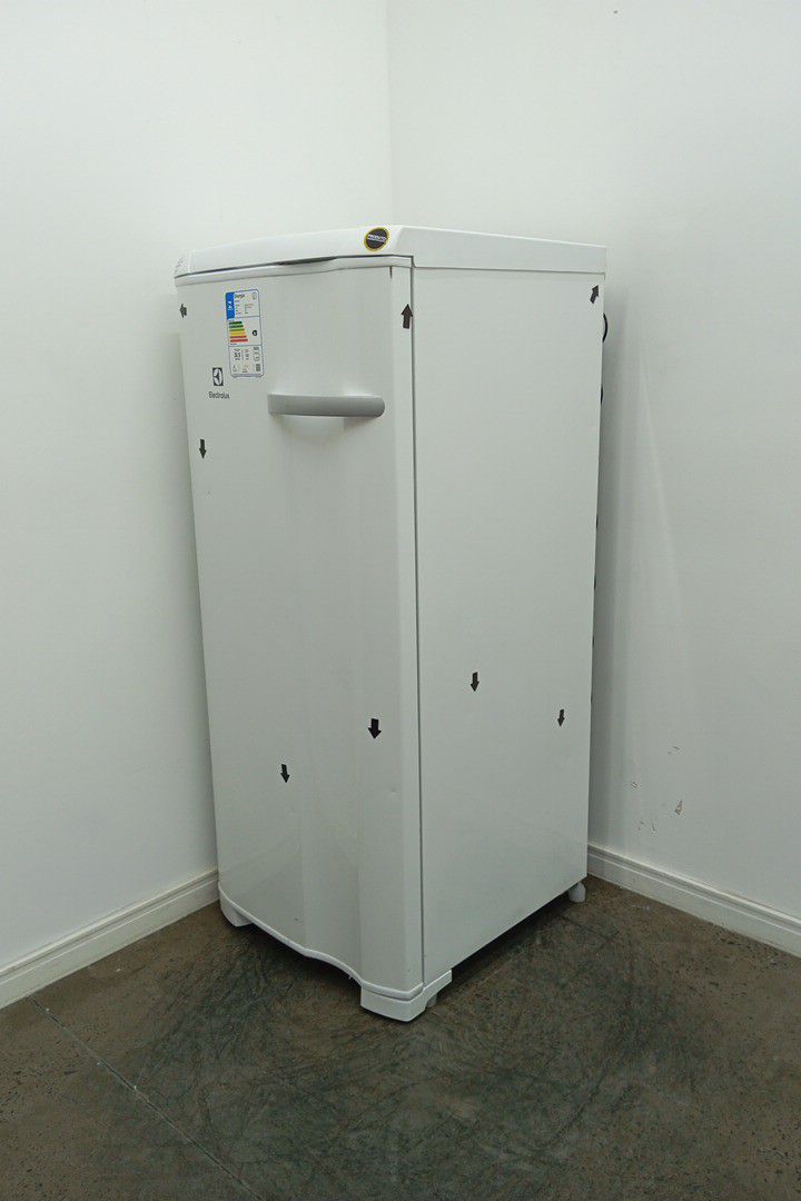 Freezer Electrolux Fe19 Vertical Cycle Defrost Uma Porta 162l Branco