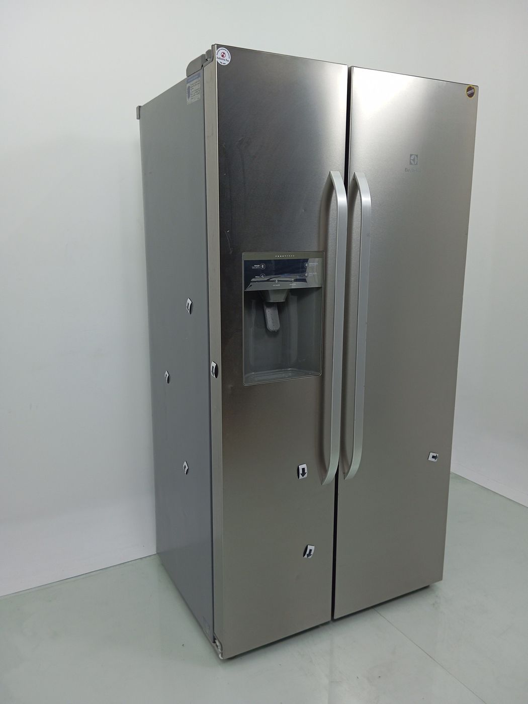REFRIGERADOR ELECTROLUX IS9S FROST FREE SIDE 