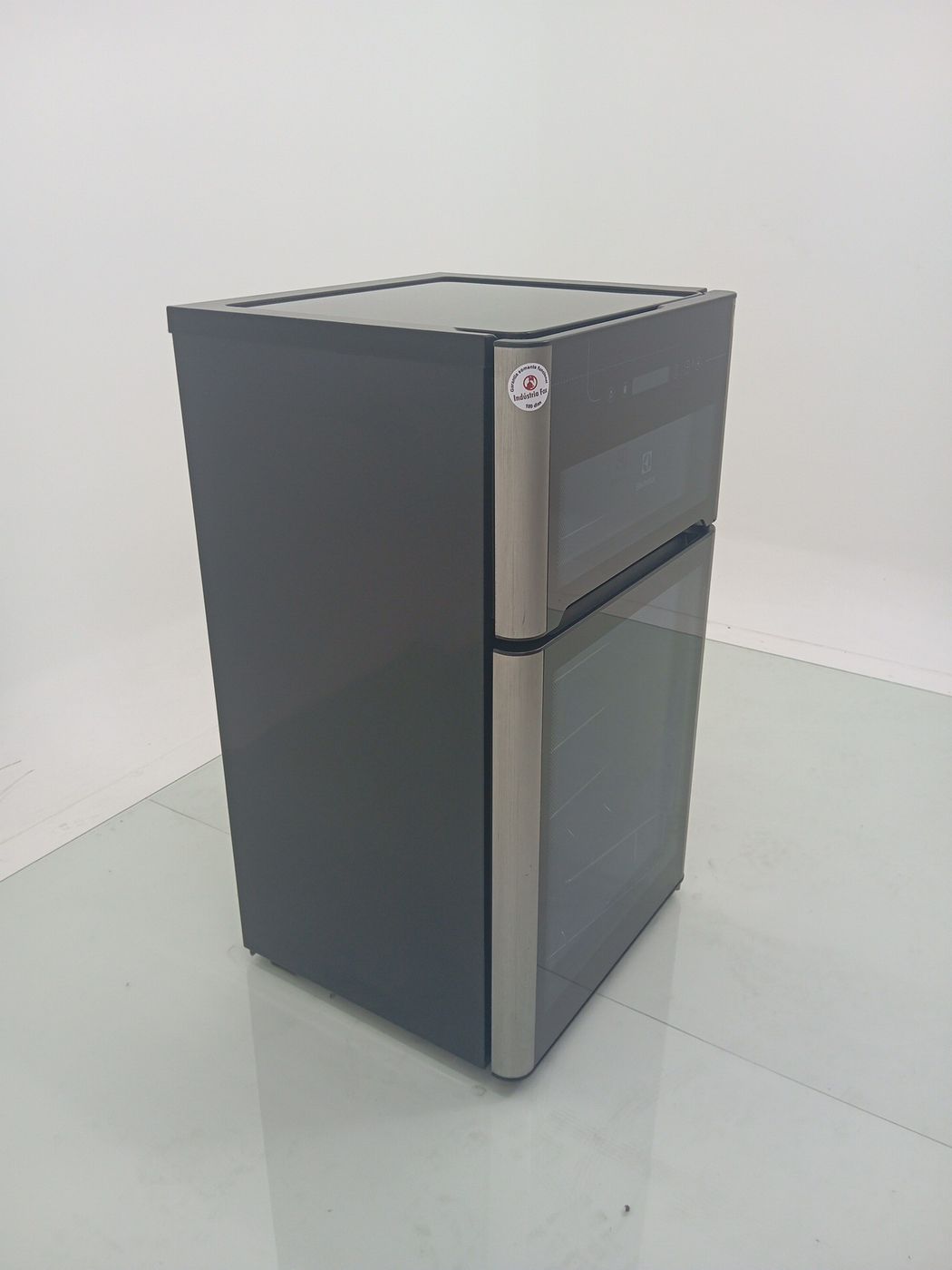 ADEGA ELECTROLUX VINHOS 2 PORTAS ACD29 29 GAR