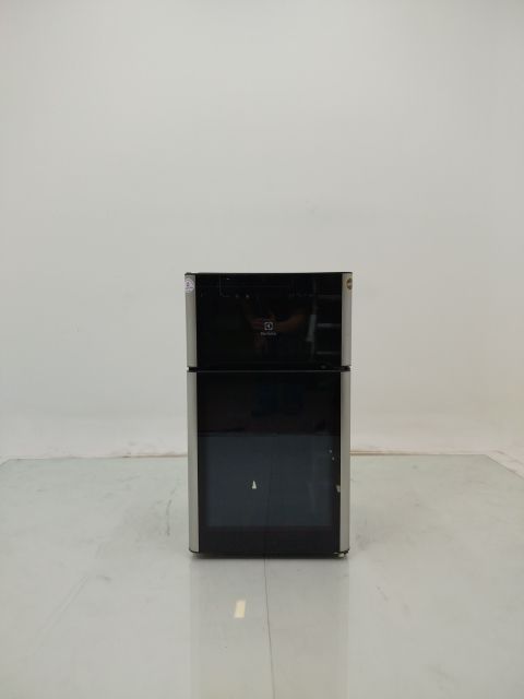 ADEGA ELECTROLUX VINHOS 2 PORTAS ACD29 29 GAR