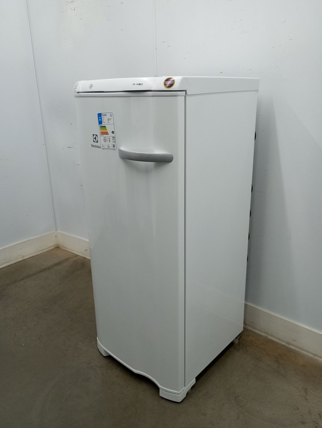 Freezer Electrolux Fe18 Vertical Cycle Defrost Uma Porta 145l Branco