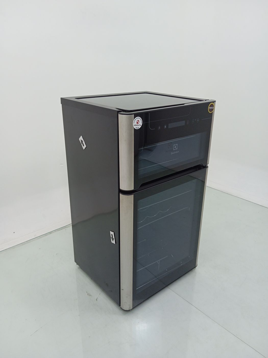 ADEGA ELECTROLUX VINHOS 2 PORTAS ACD29 29 GAR