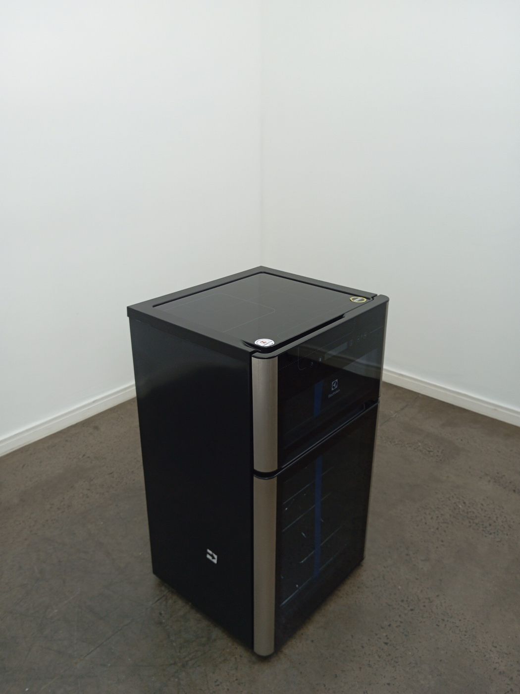 ADEGA ELECTROLUX VINHOS 2 PORTAS ACD29 29 GAR