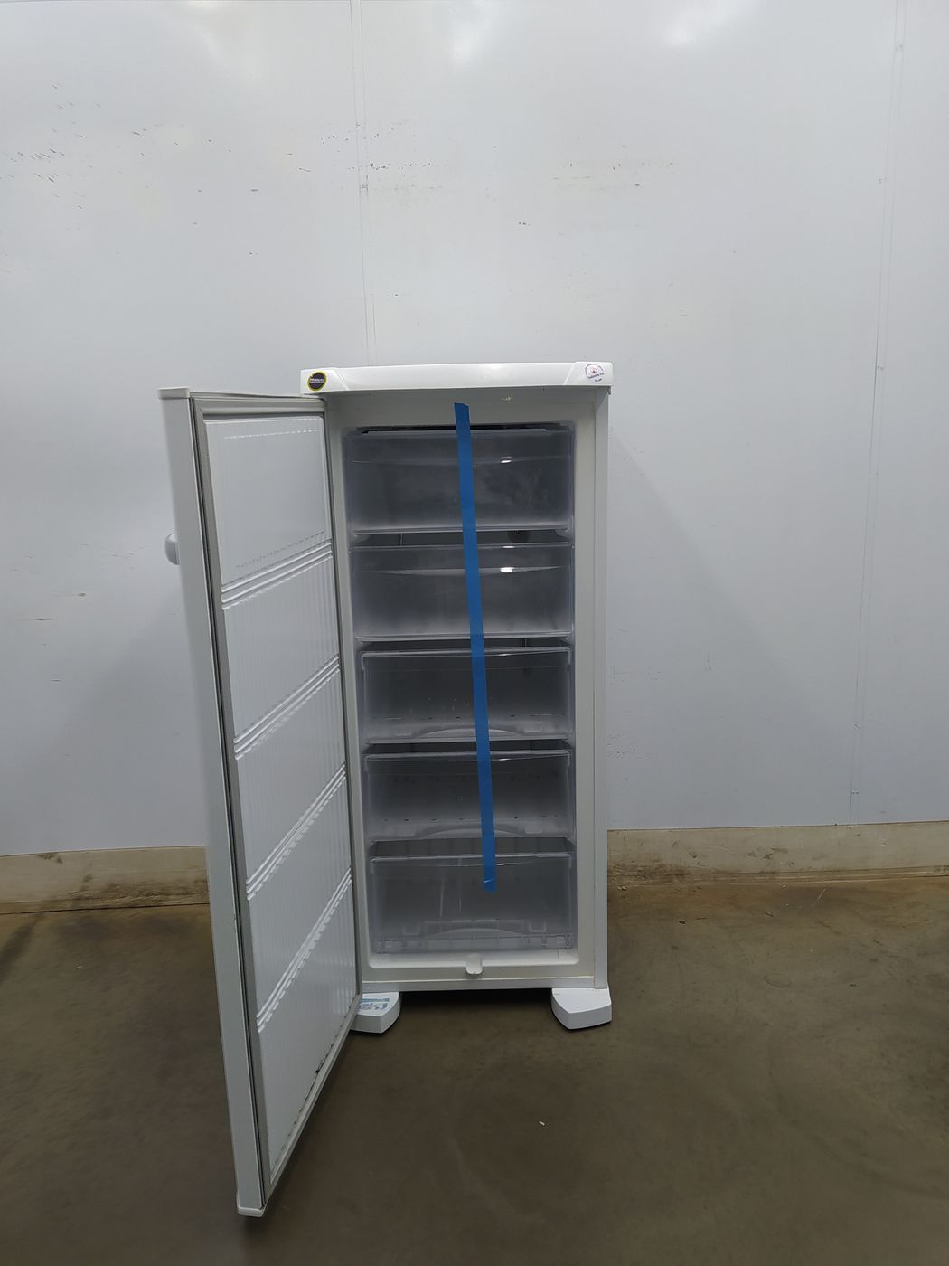 Freezer Electrolux Fe19 Vertical Cycle Defrost Uma Porta 162l Branco