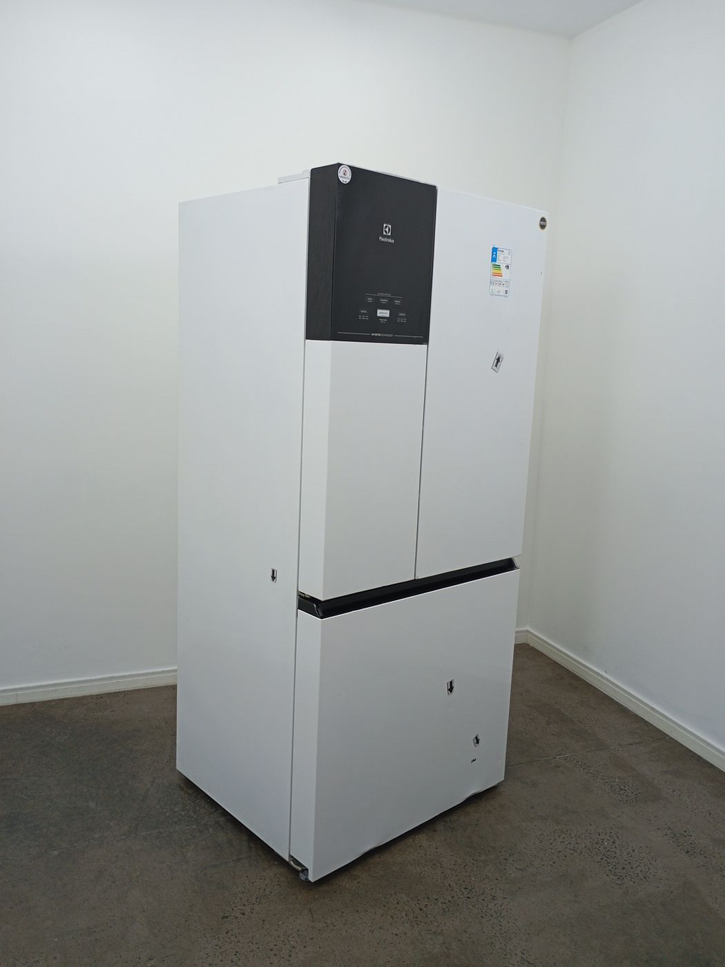 REFRIGERADOR ELECTROLUX IM8 FROST FREE INVERT