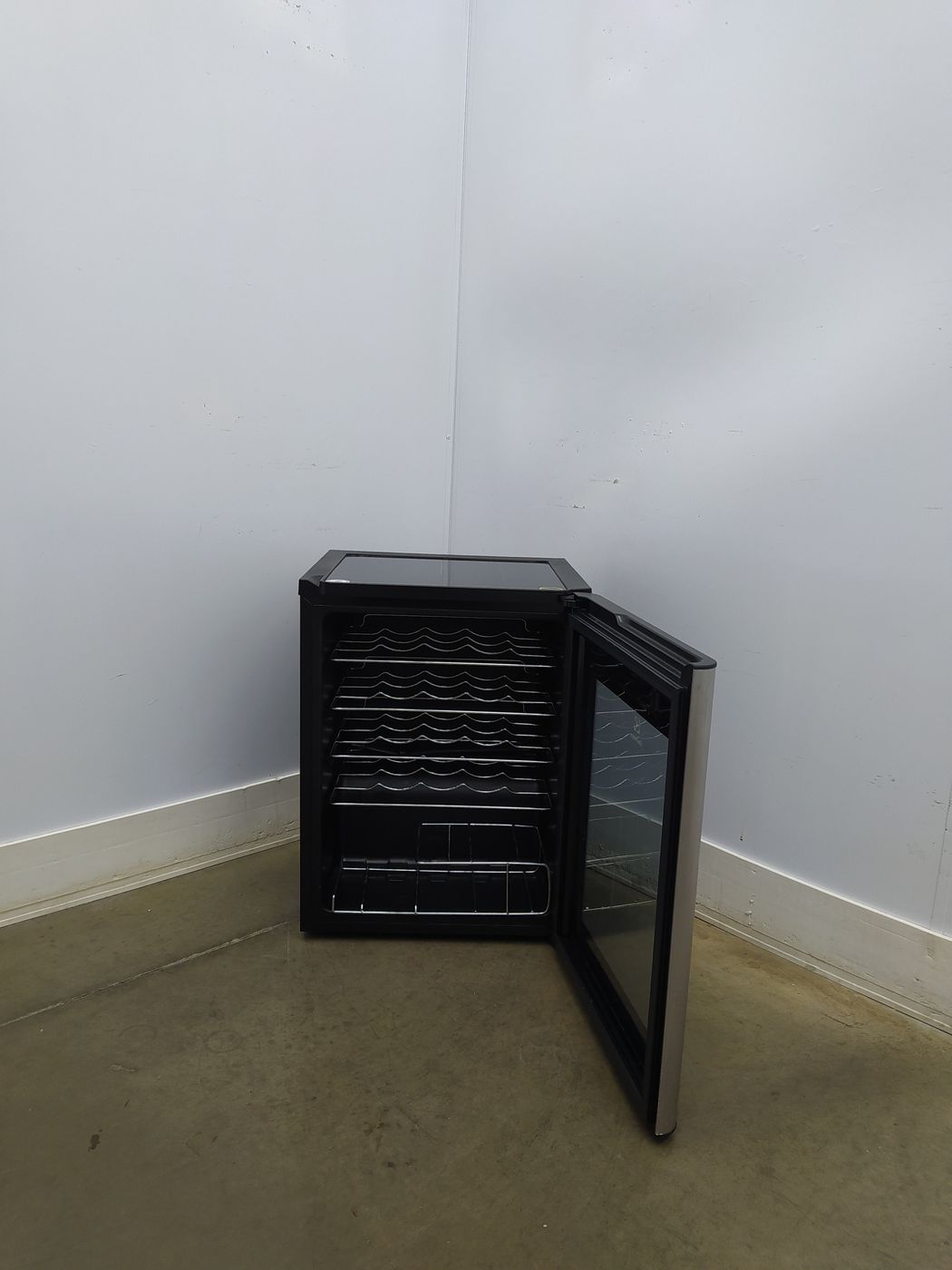 ADEGA ELECTROLUX VINHOS 1 PORTA ACS24 24 GARR
