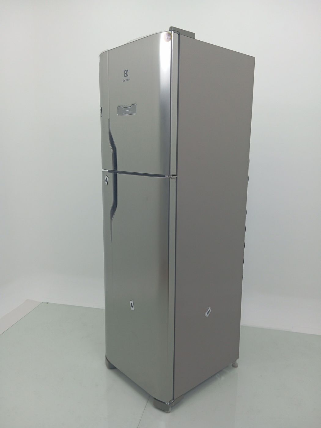 REFRIGERADOR ELECTROLUX DFX44 FROST FREE 400L