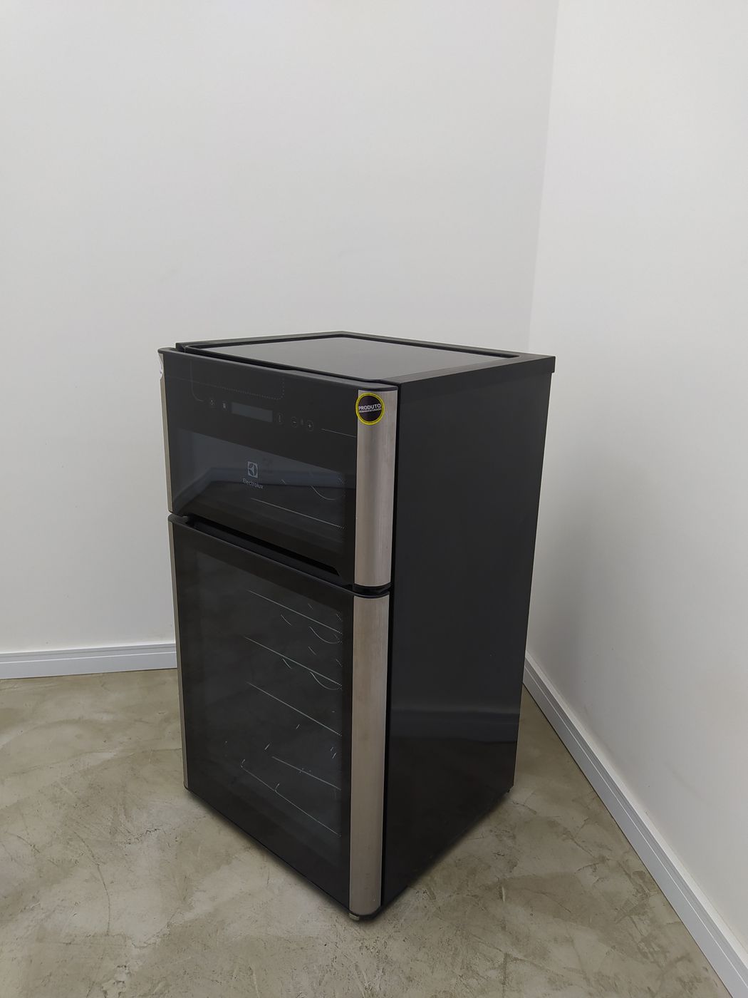 ADEGA ELECTROLUX VINHOS 2 PORTAS ACD29 29 GAR