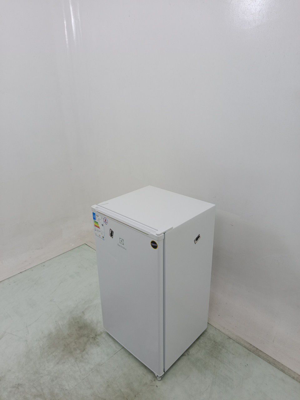 FRIGOBAR ELECTROLUX EM90 - Frigobar Electrolu