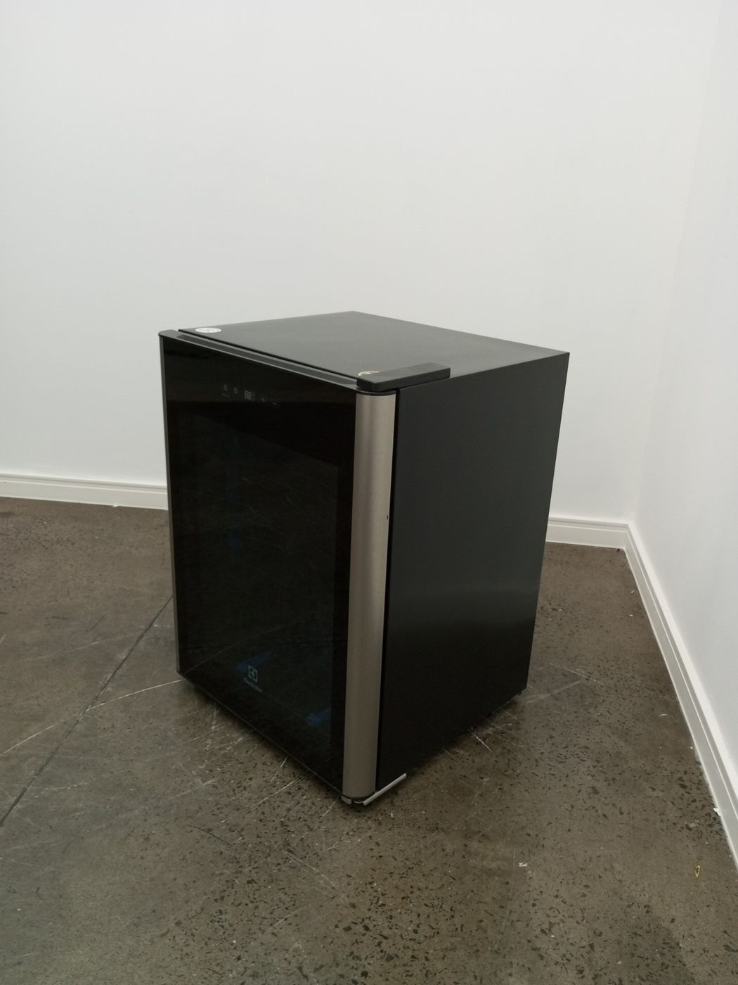 ADEGA ELECTROLUX VINHOS 1 PORTA WSF24 24 GARR