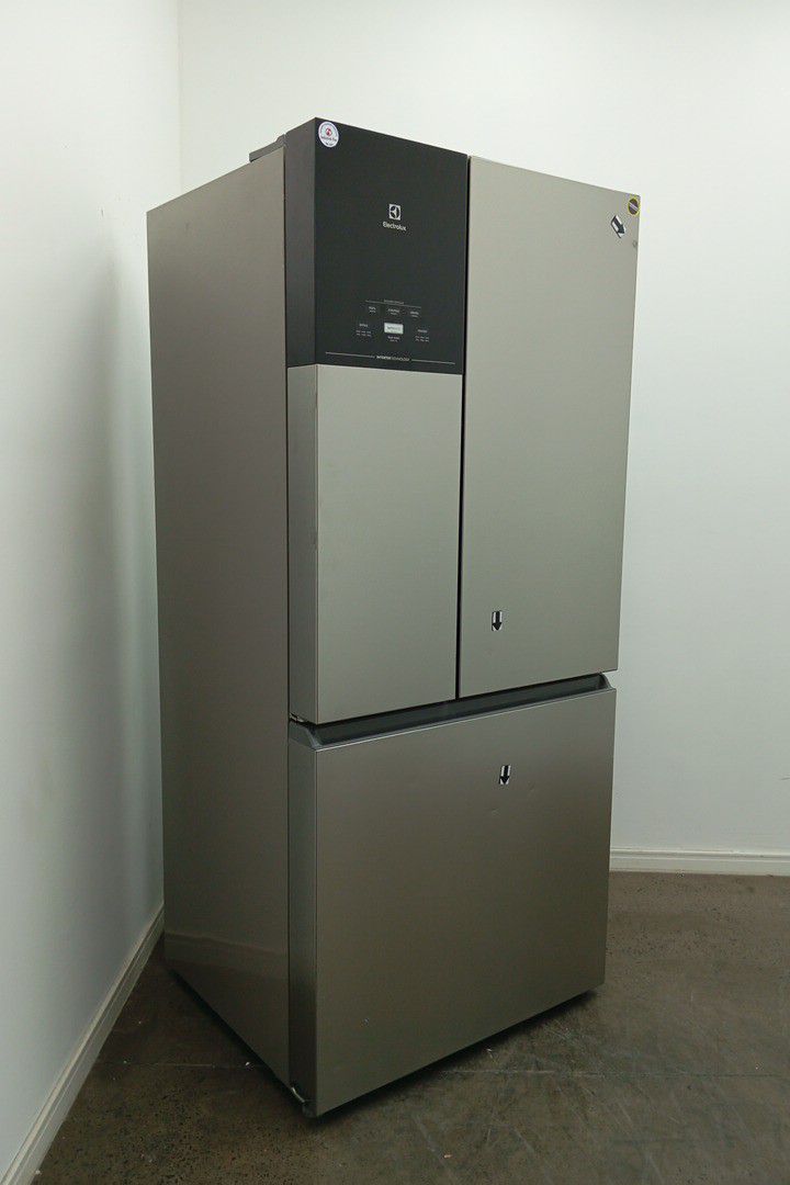 REFRIGERADOR ELECTROLUX IM8S FROST FREE INVER