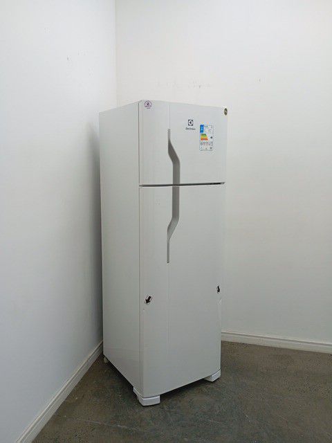 REFRIGERADOR ELECTROLUX DC35A   DUAS PORTAS C