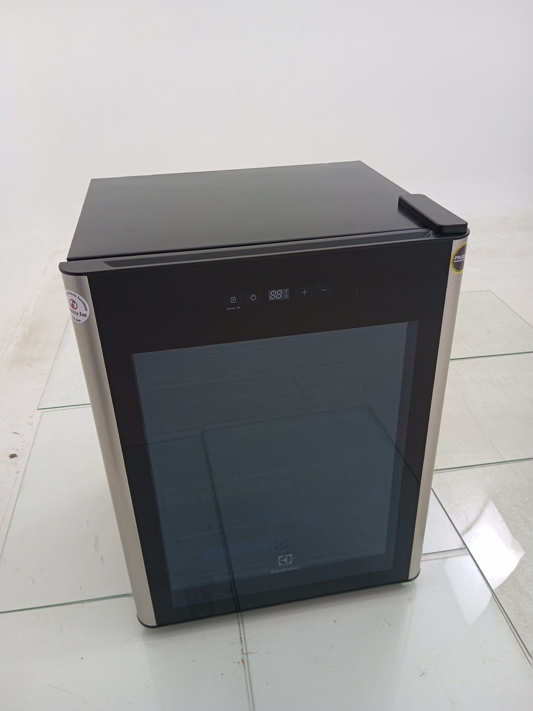 ADEGA ELECTROLUX VINHOS 1 PORTA WSF24 24 GARR
