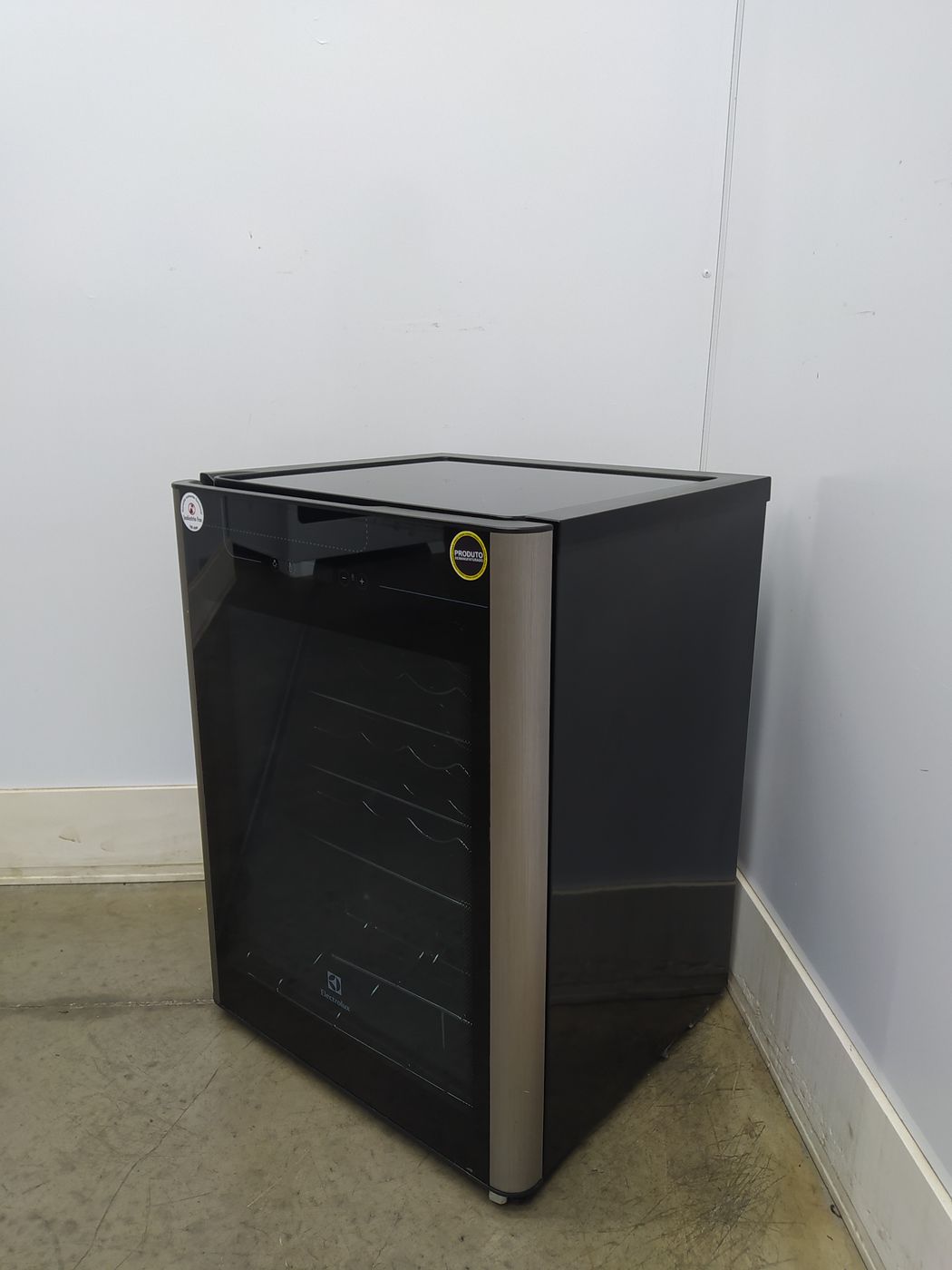 ADEGA ELECTROLUX VINHOS 1 PORTA ACS24 24 GARR