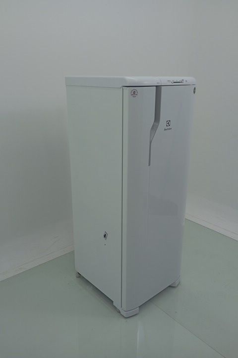 REFRIGERADOR ELECTROLUX RE31 UMA PORTA 240l B