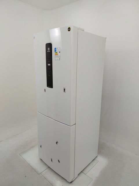 REFRIGERADOR ELECTROLUX IB7 FROST FREE INVERT