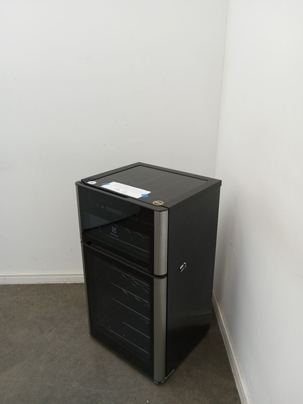 ADEGA ELECTROLUX VINHOS 2 PORTAS ACD29 29 GAR