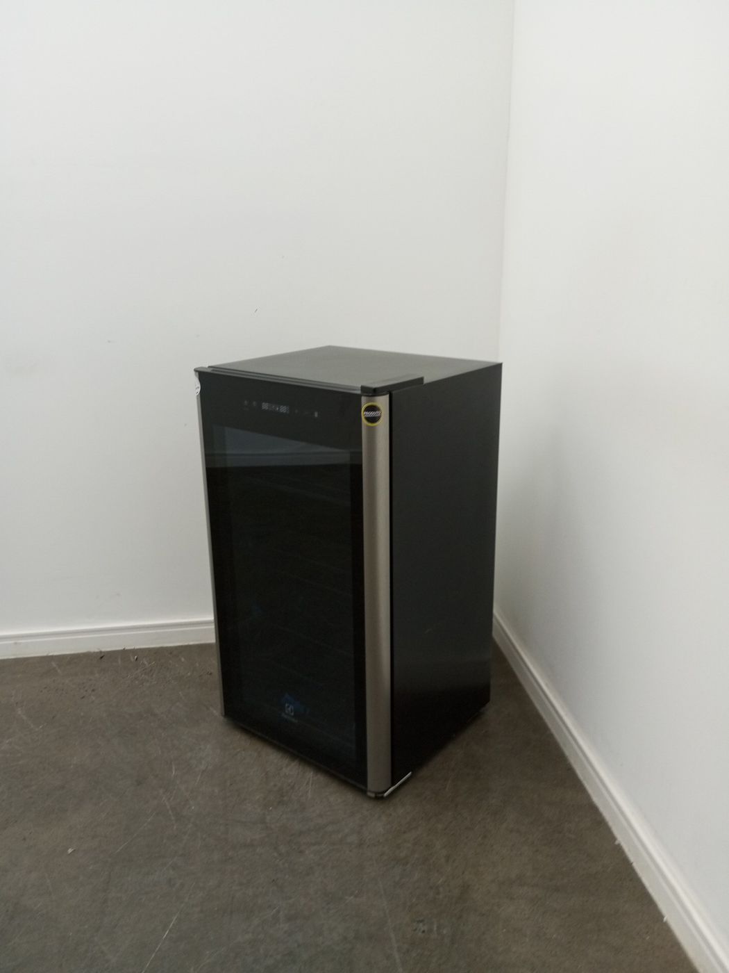 ADEGA ELECTROLUX WDF29 DUAL ZONE 29 GARRAFAS 