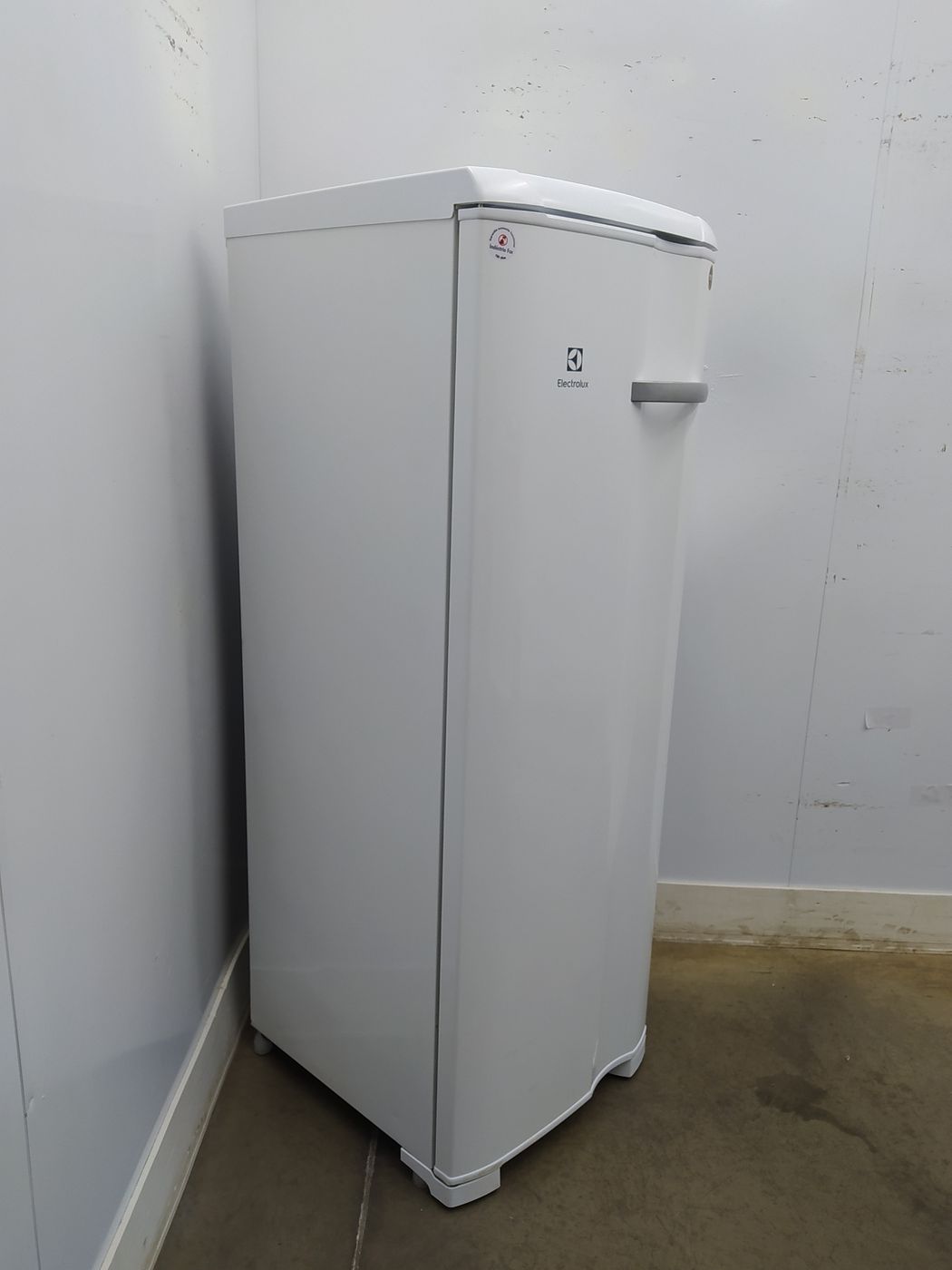 Freezer Electrolux Fe23 Vertical Cycle Defrost Uma Porta 197l Branco