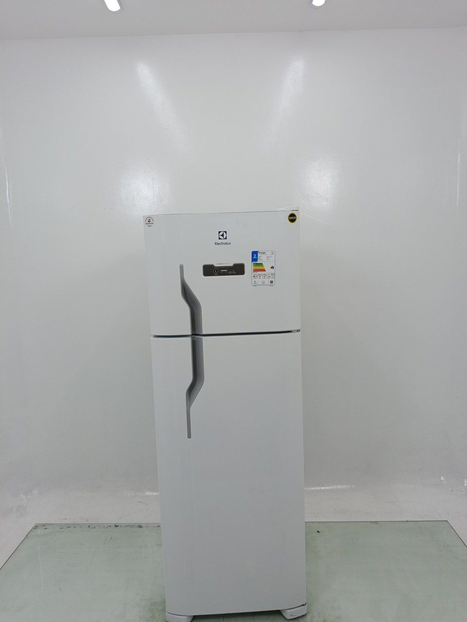GELADEIRA ELECTROLUX TF39 FROST FREE 310L DUP