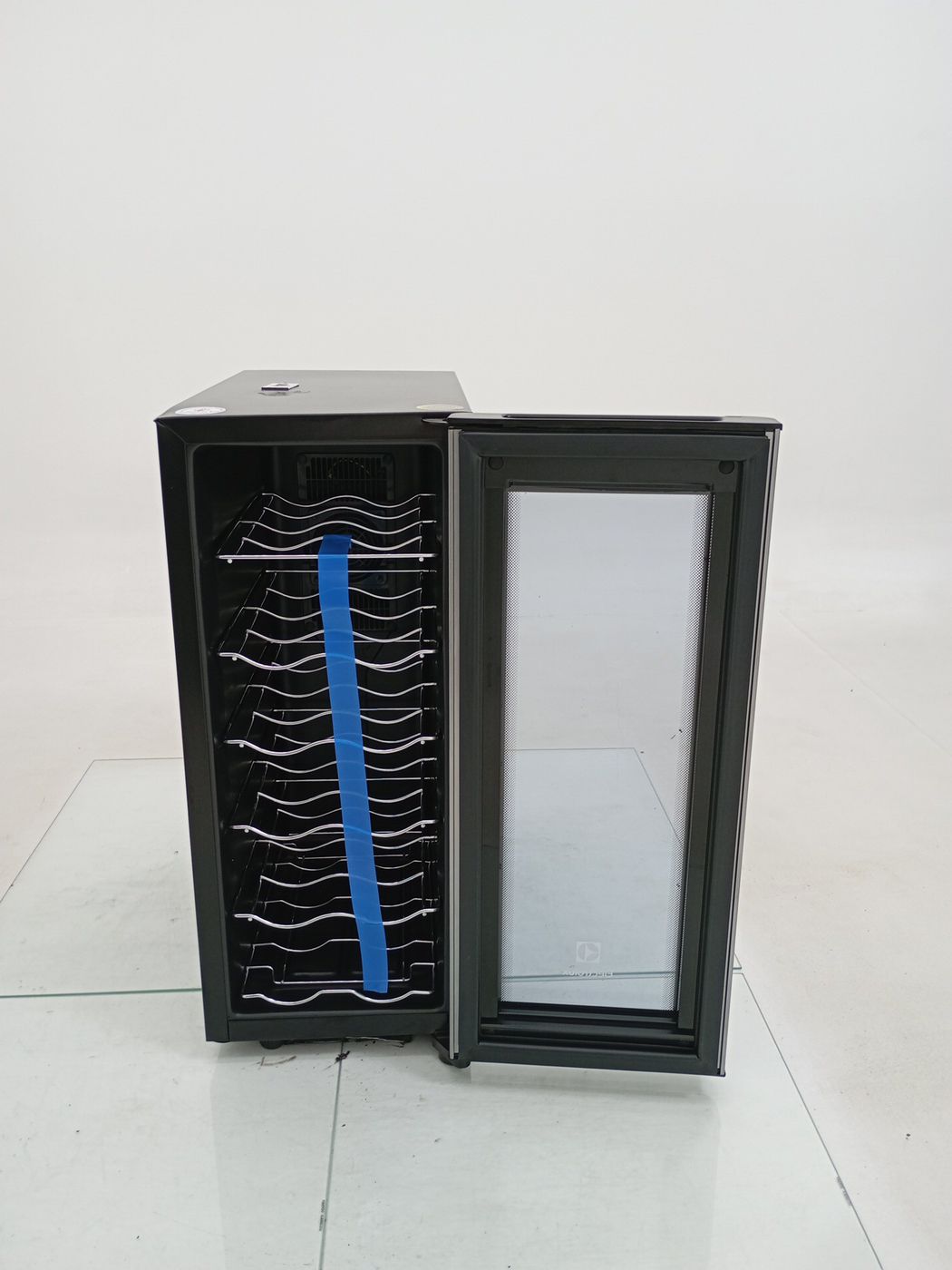 ADEGA ELECTROLUX ACB12 - Adega Electrolux ACB