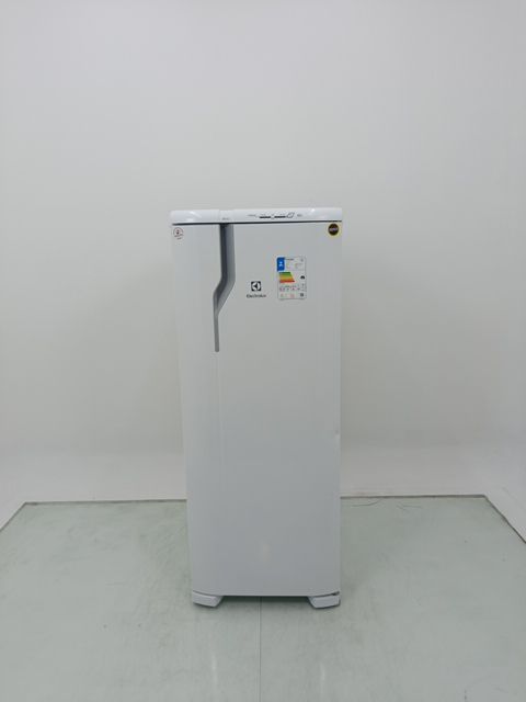REFRIGERADOR ELECTROLUX RE31 - Refrigerador E