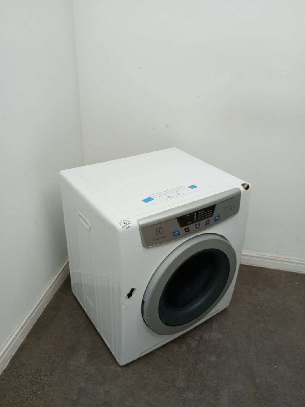 SECADORA ELECTROLUX SVP11 DE PAREDE E PISO 10