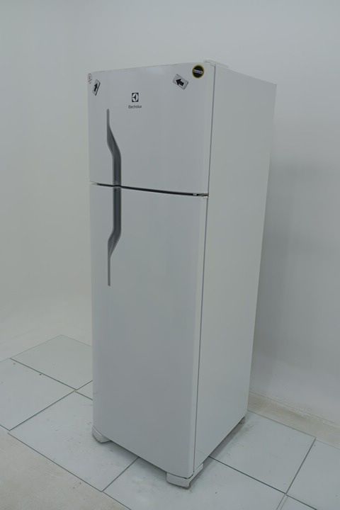 REFRIGERADOR ELECTROLUX DC35A   DUAS PORTAS C