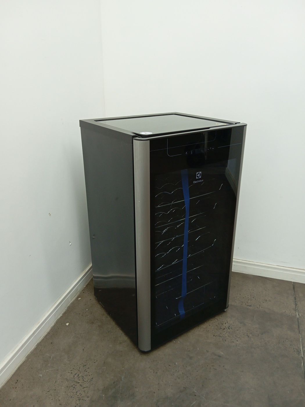 ADEGA ELECTROLUX VINHOS 1 PORTA ACS34 34 GARR