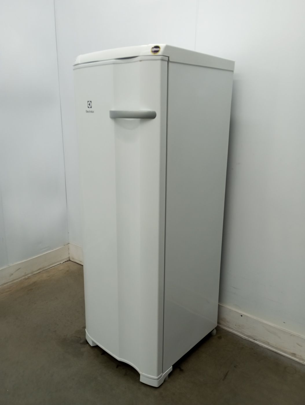 Freezer Electrolux Fe23 Vertical Cycle Defrost Uma Porta 197l Branco