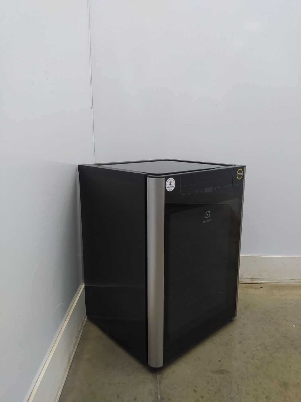 ADEGA ELECTROLUX VINHOS 1 PORTA ACS24 24 GARR