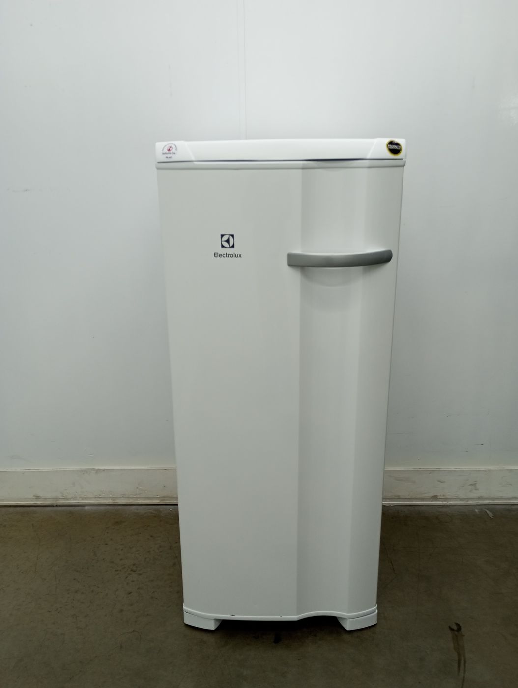 Freezer Electrolux Fe19 Vertical Cycle Defrost Uma Porta 162l Branco