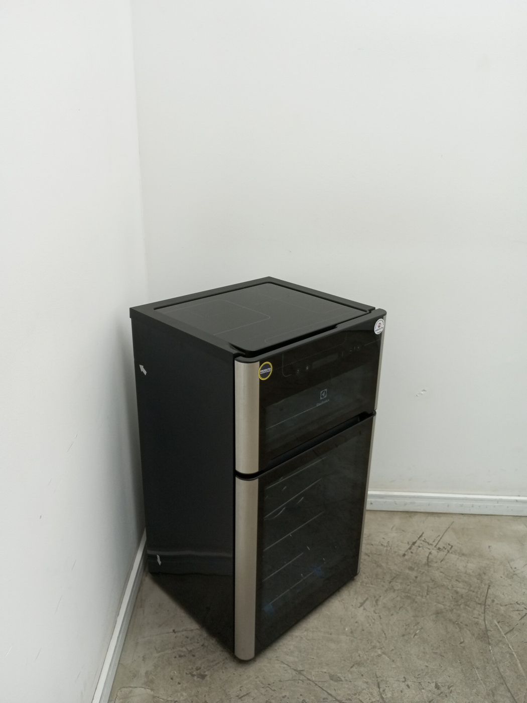 ADEGA ELECTROLUX VINHOS 2 PORTAS ACD29 29 GAR