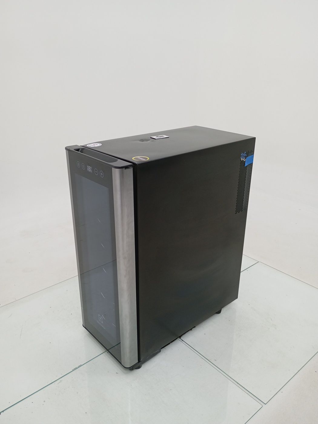 ADEGA ELECTROLUX ACB12 - Adega Electrolux ACB